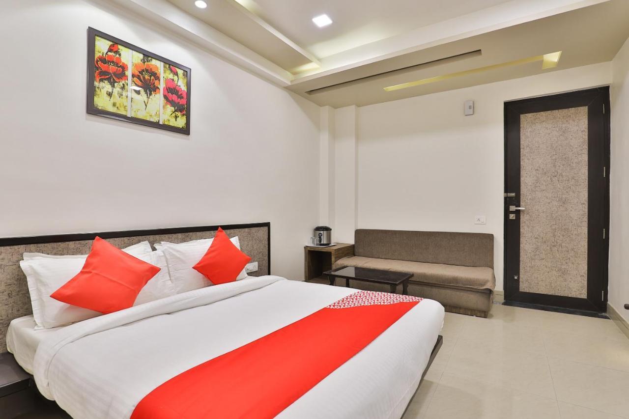 Oyo 23289 Hotel Anmol Palace Ahmedabad Exterior photo