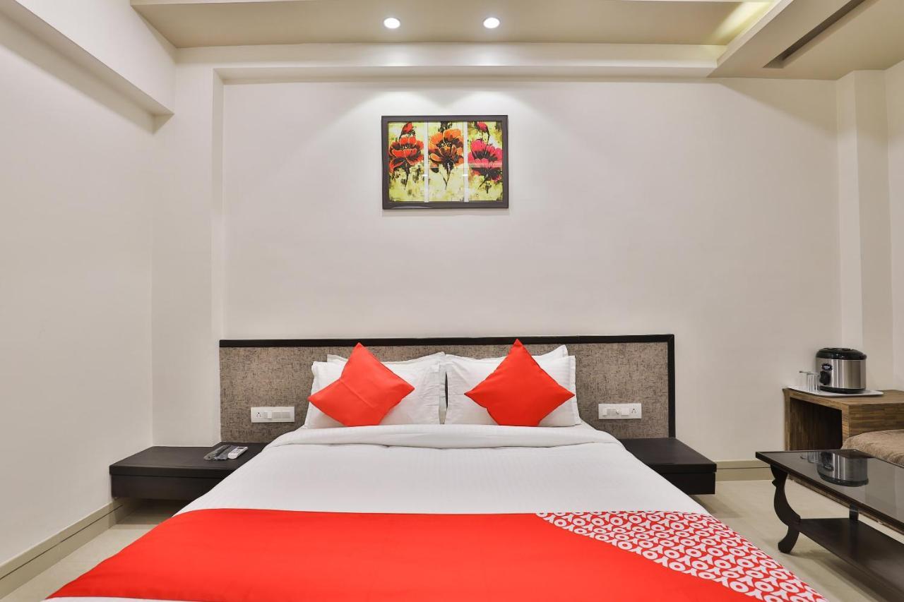 Oyo 23289 Hotel Anmol Palace Ahmedabad Exterior photo