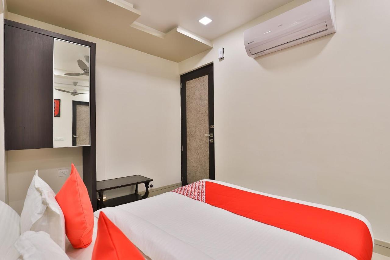 Oyo 23289 Hotel Anmol Palace Ahmedabad Exterior photo