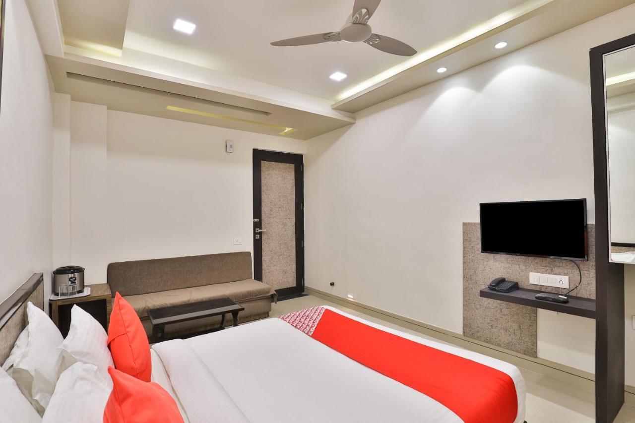 Oyo 23289 Hotel Anmol Palace Ahmedabad Exterior photo