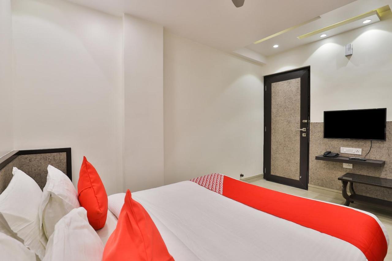 Oyo 23289 Hotel Anmol Palace Ahmedabad Exterior photo