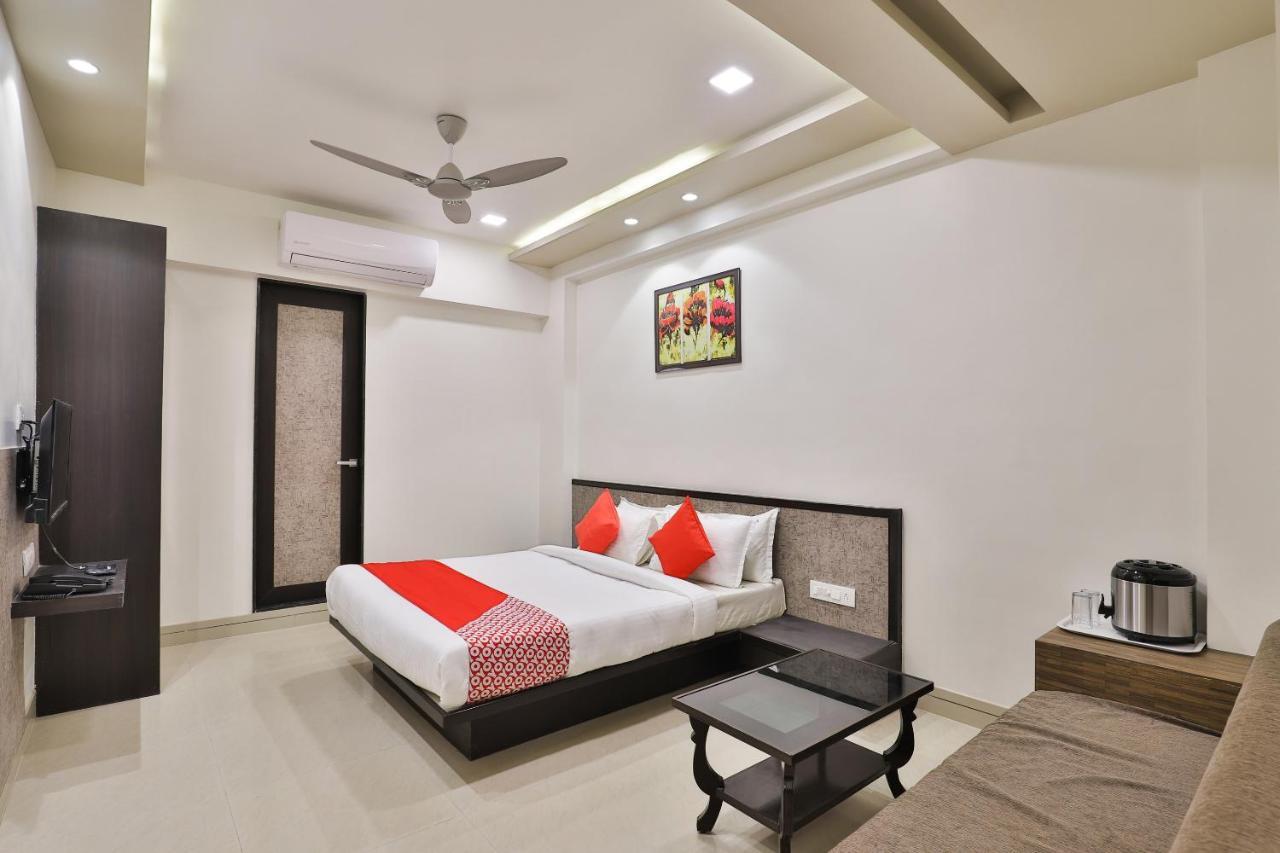 Oyo 23289 Hotel Anmol Palace Ahmedabad Exterior photo