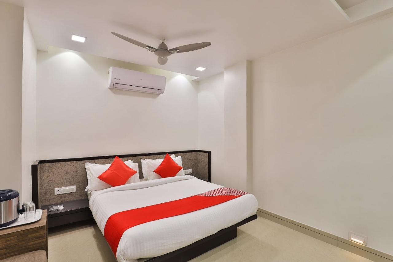 Oyo 23289 Hotel Anmol Palace Ahmedabad Exterior photo