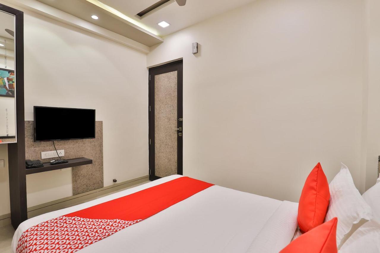Oyo 23289 Hotel Anmol Palace Ahmedabad Exterior photo